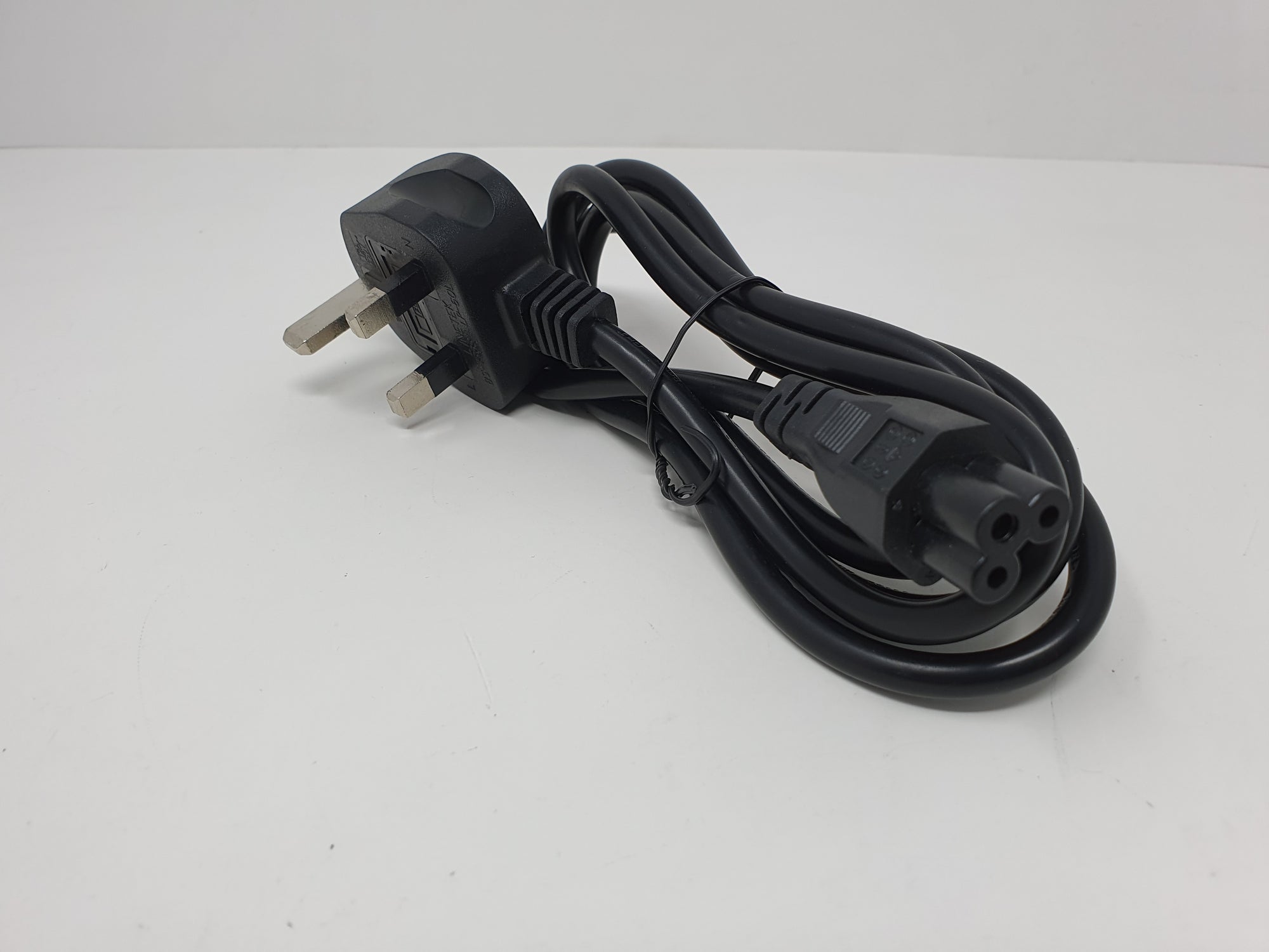 3 Pin Mains Power Cable Clover Leaf Lead 1.8m UK Plug for Laptop TV