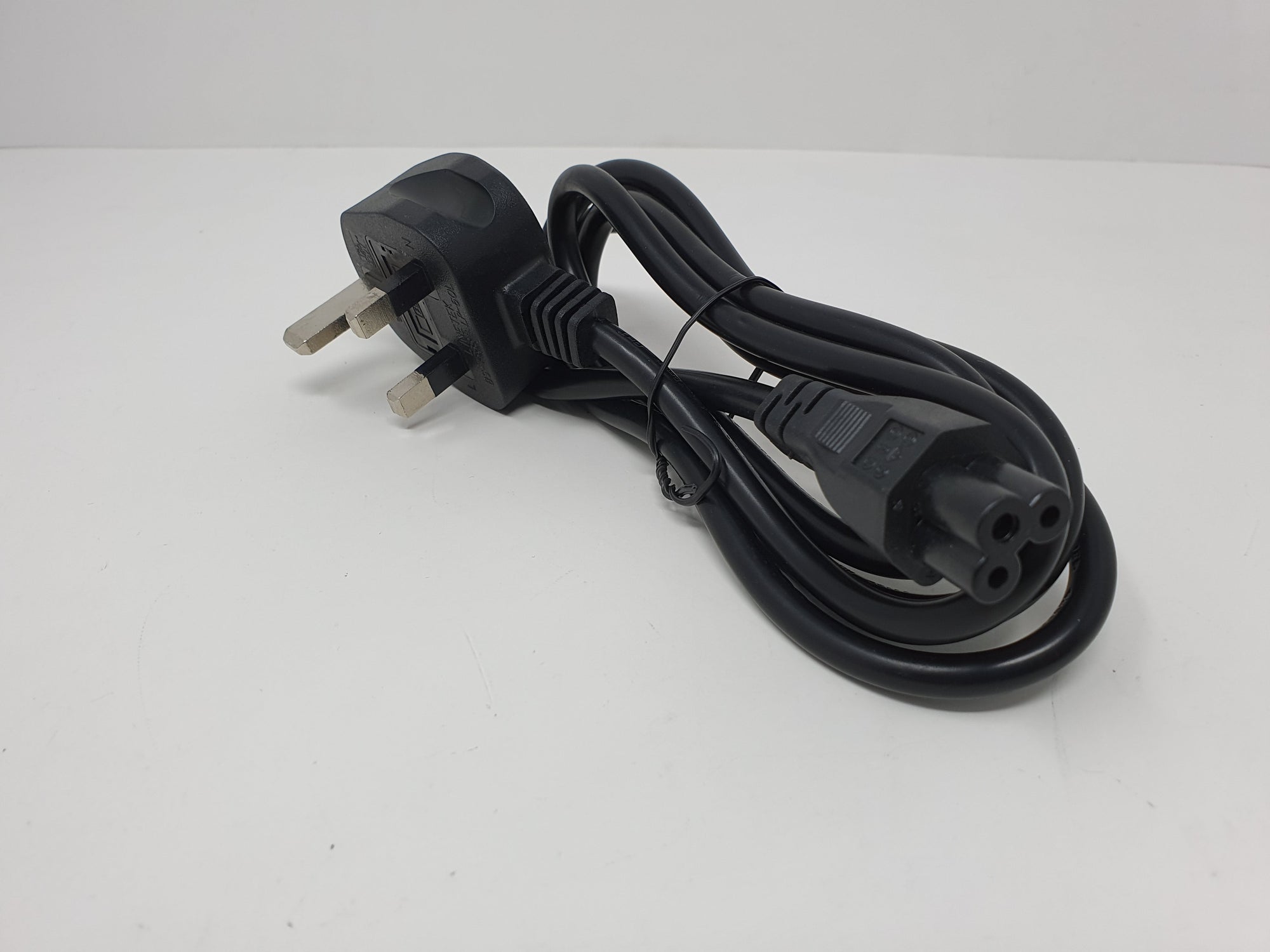Mains Power Cable Power Lead Kettle lead IEC 1.8m 3 PIN UK PLUG for PC TV Monitor