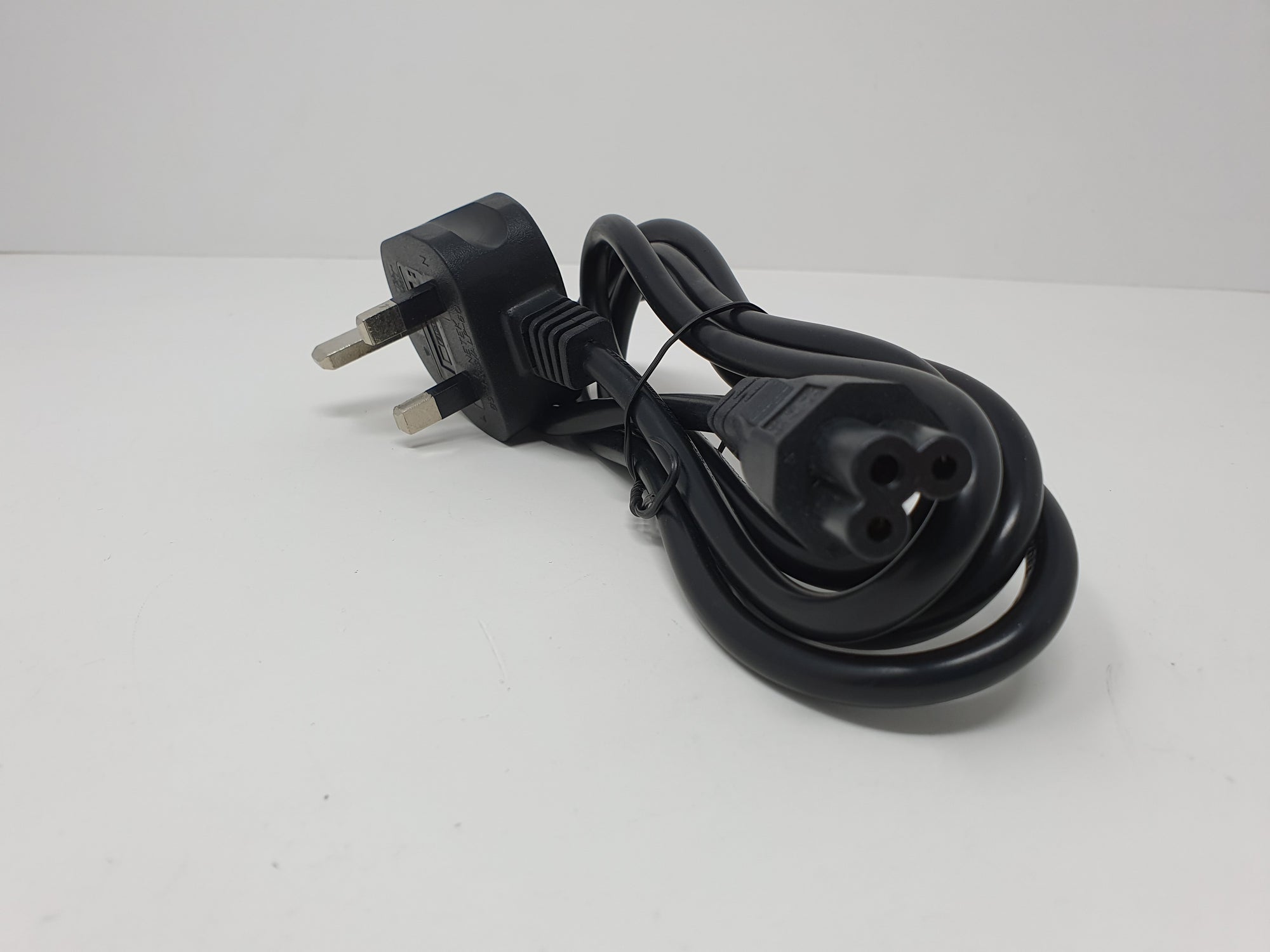3 Pin Mains Power Cable Clover Leaf Lead 1.8m UK Plug for Laptop TV