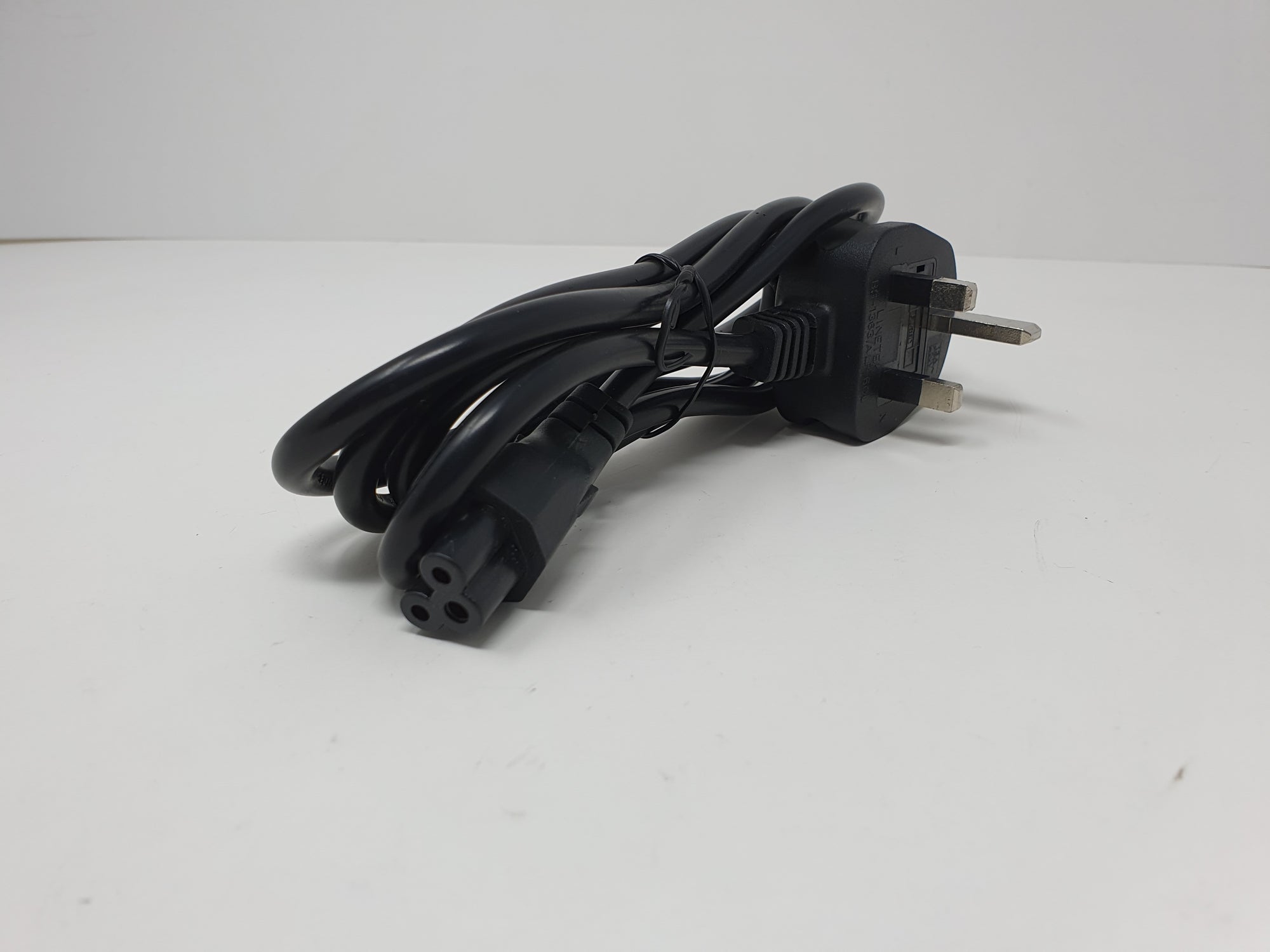 3 Pin Mains Power Cable Clover Leaf Lead 1.8m UK Plug for Laptop TV