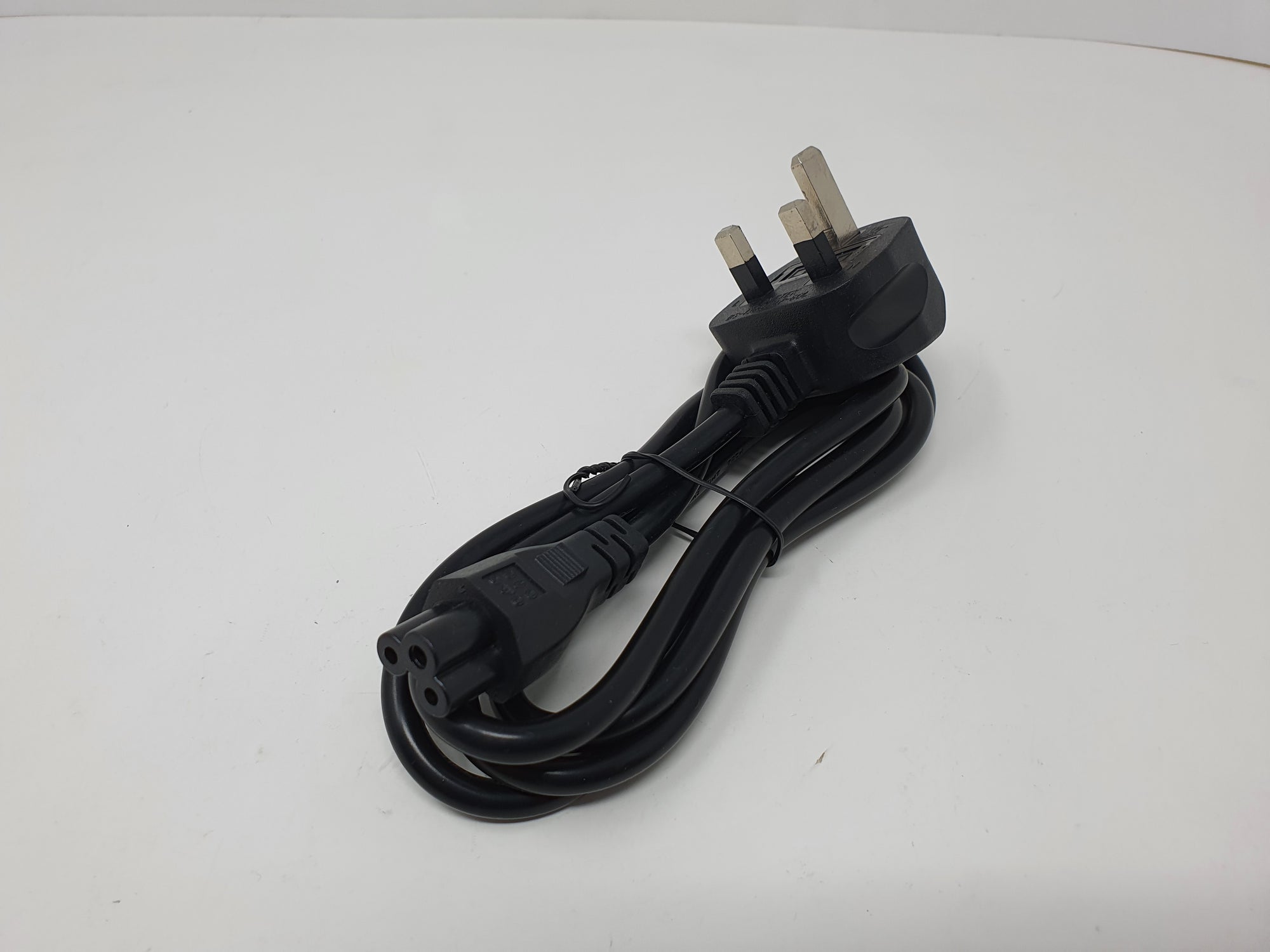 3 Pin Mains Power Cable Clover Leaf Lead 1.8m UK Plug for Laptop TV