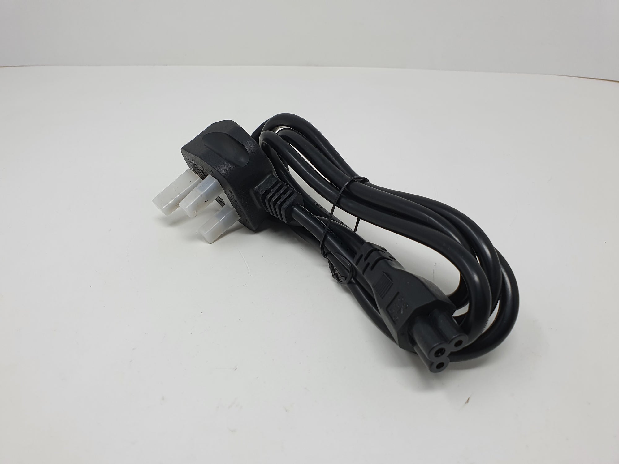 3 Pin Mains Power Cable Clover Leaf Lead 1.8m UK Plug for Laptop TV
