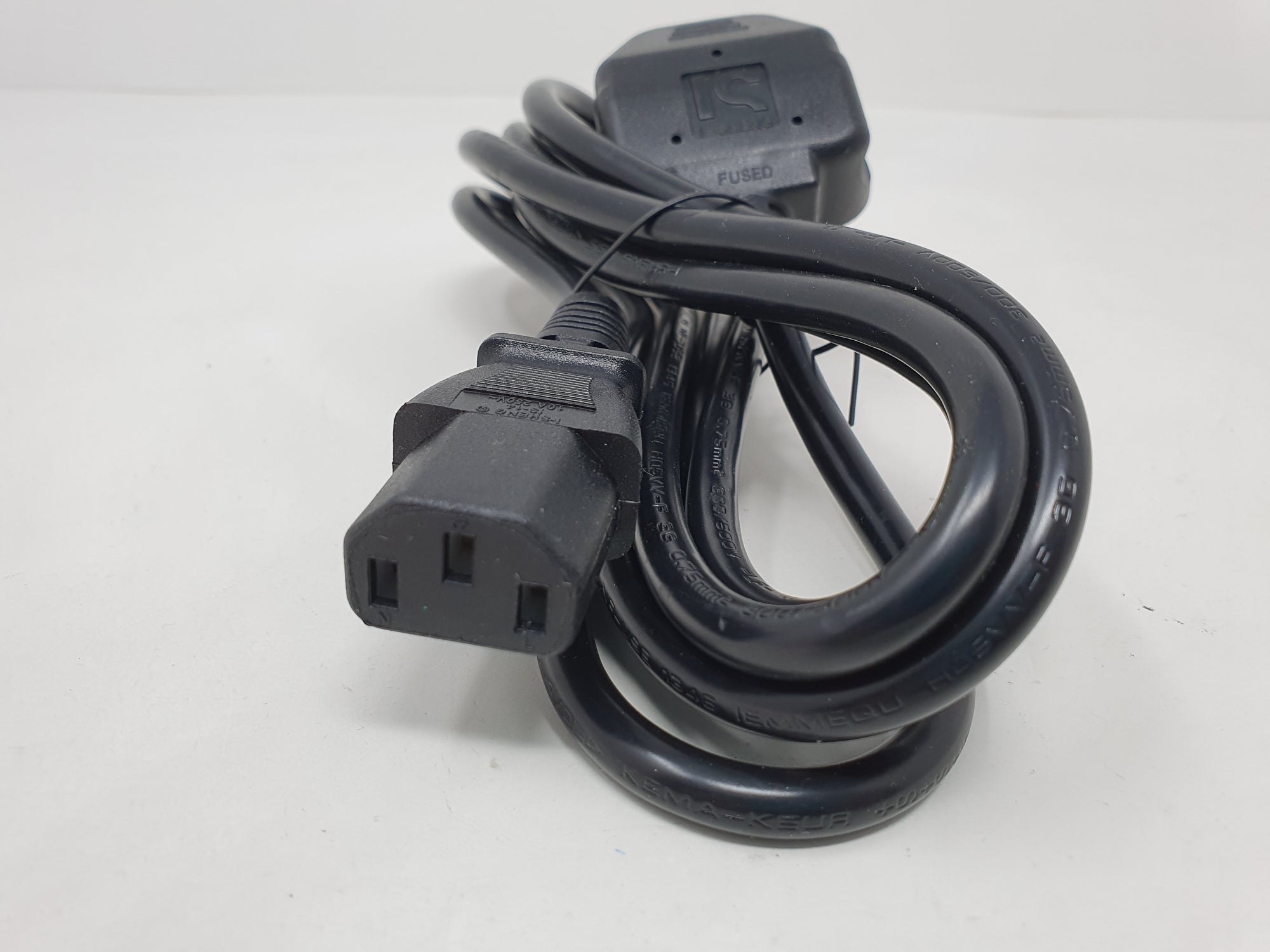 Mains Power Cable Power Lead Kettle lead IEC 1.8m 3 PIN UK PLUG for PC TV Monitor