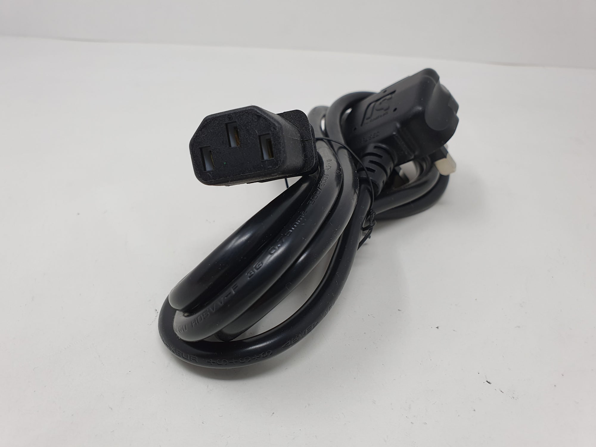 Mains Power Cable Power Lead Kettle lead IEC 1.8m 3 PIN UK PLUG for PC TV Monitor
