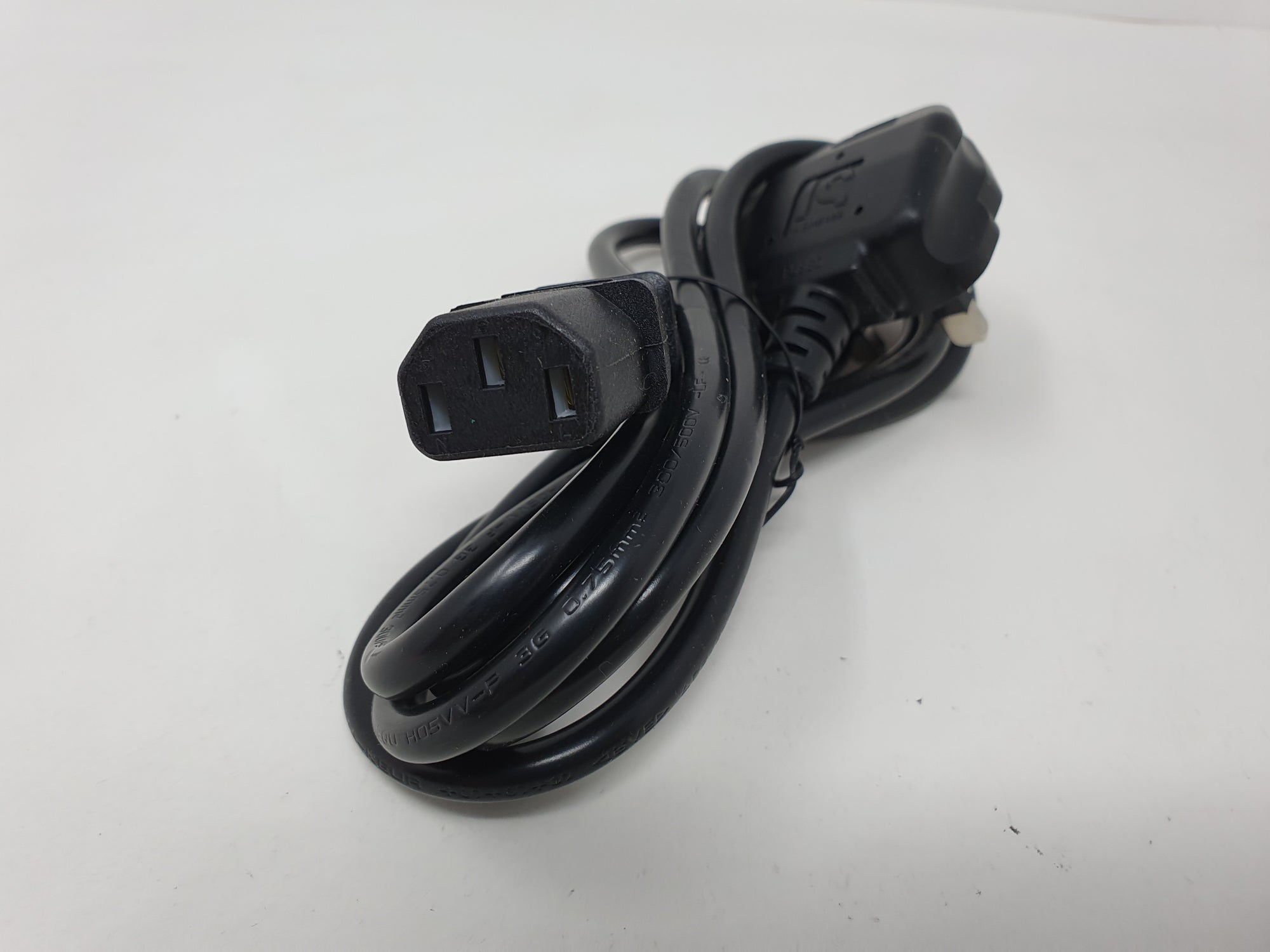 Mains Power Cable Power Lead Kettle lead IEC 1.8m 3 PIN UK PLUG for PC TV Monitor