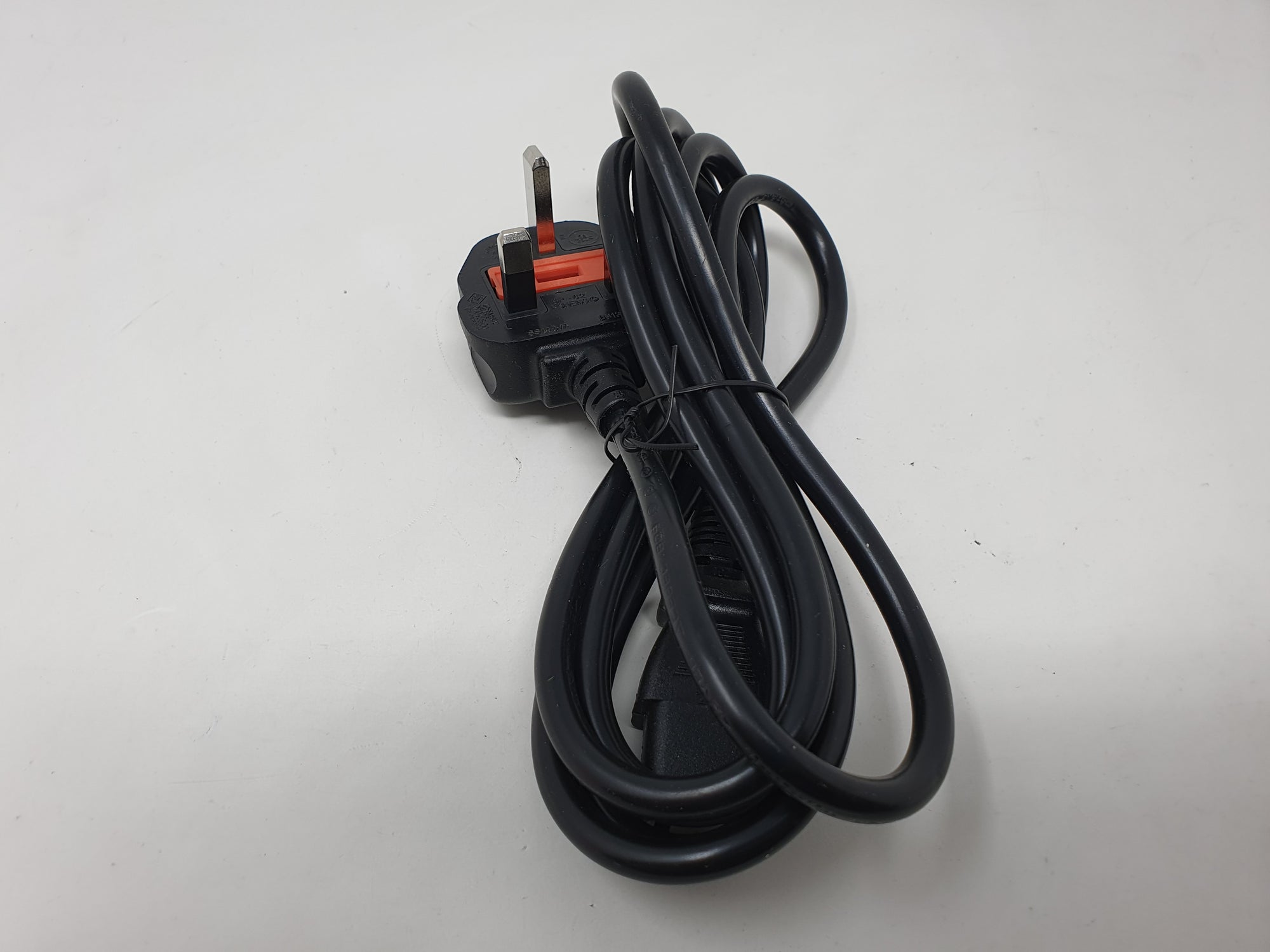 Mains Power Cable Power Lead Kettle lead IEC 1.8m 3 PIN UK PLUG for PC TV Monitor