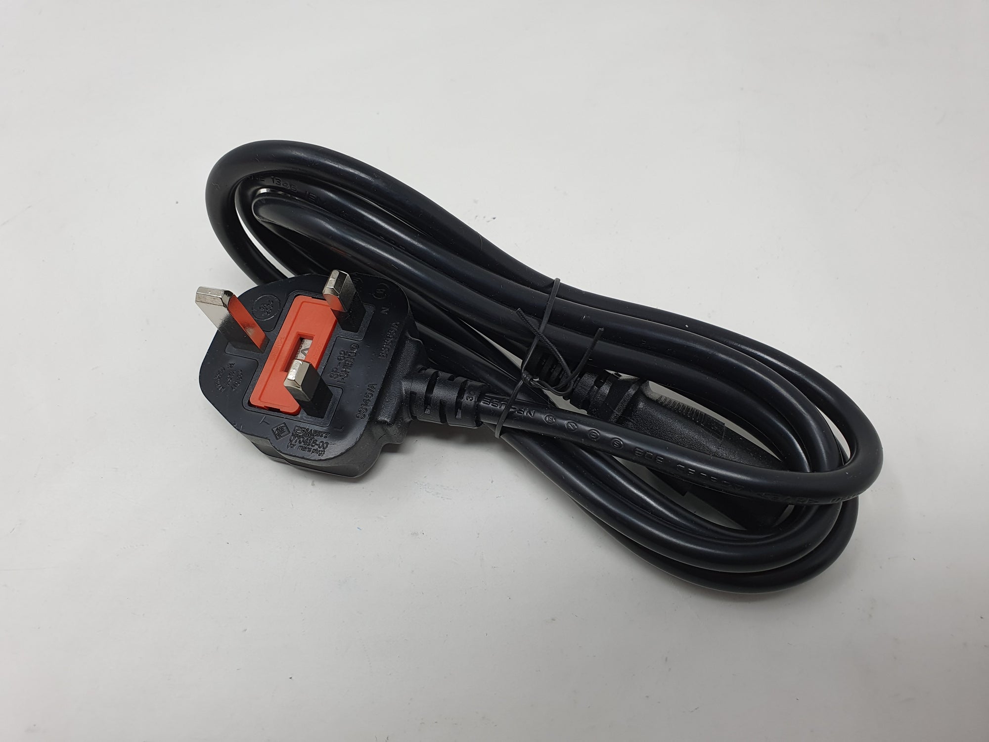 Mains Power Cable Power Lead Kettle lead IEC 1.8m 3 PIN UK PLUG for PC TV Monitor