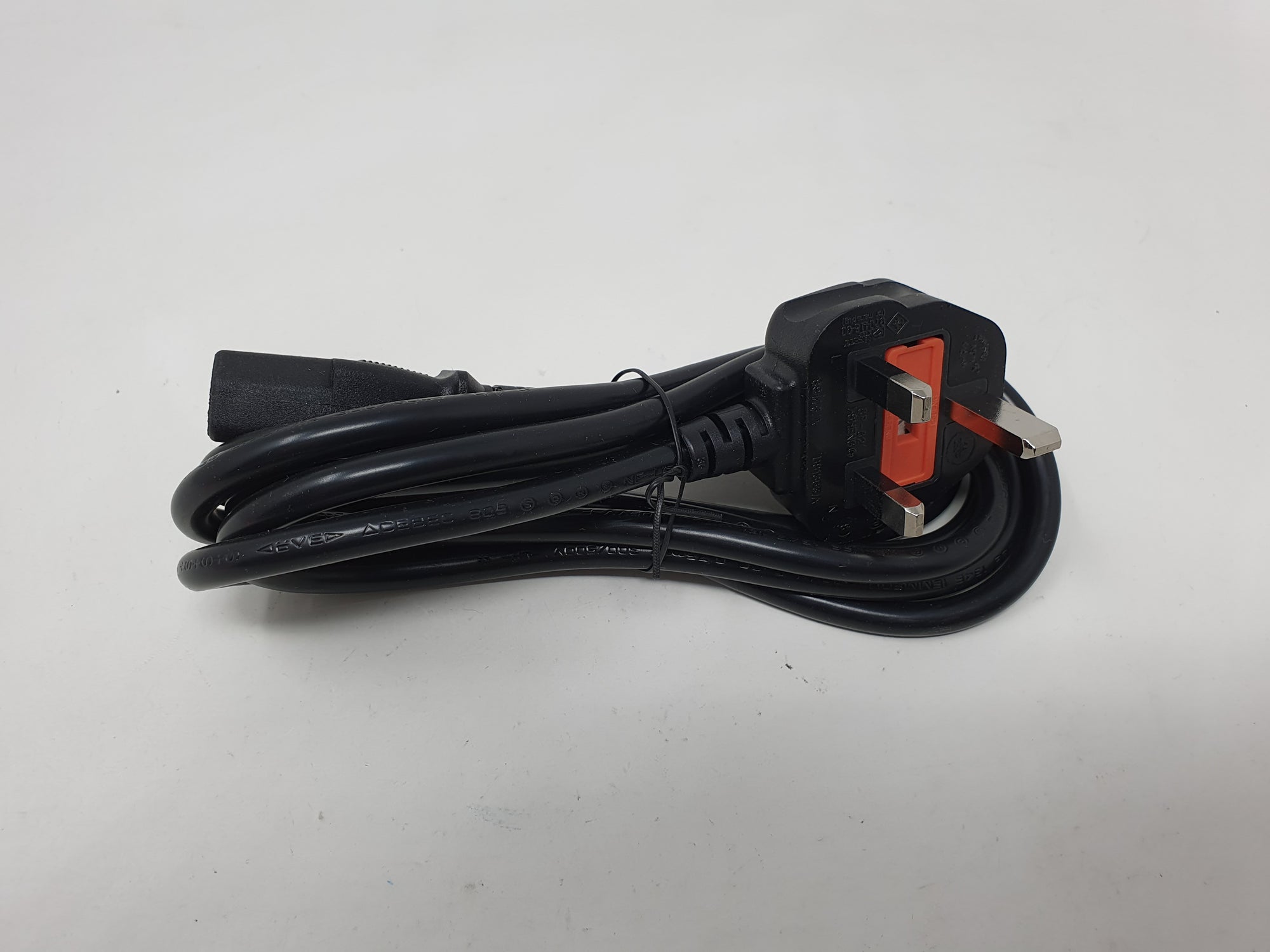 Mains Power Cable Power Lead Kettle lead IEC 1.8m 3 PIN UK PLUG for PC TV Monitor