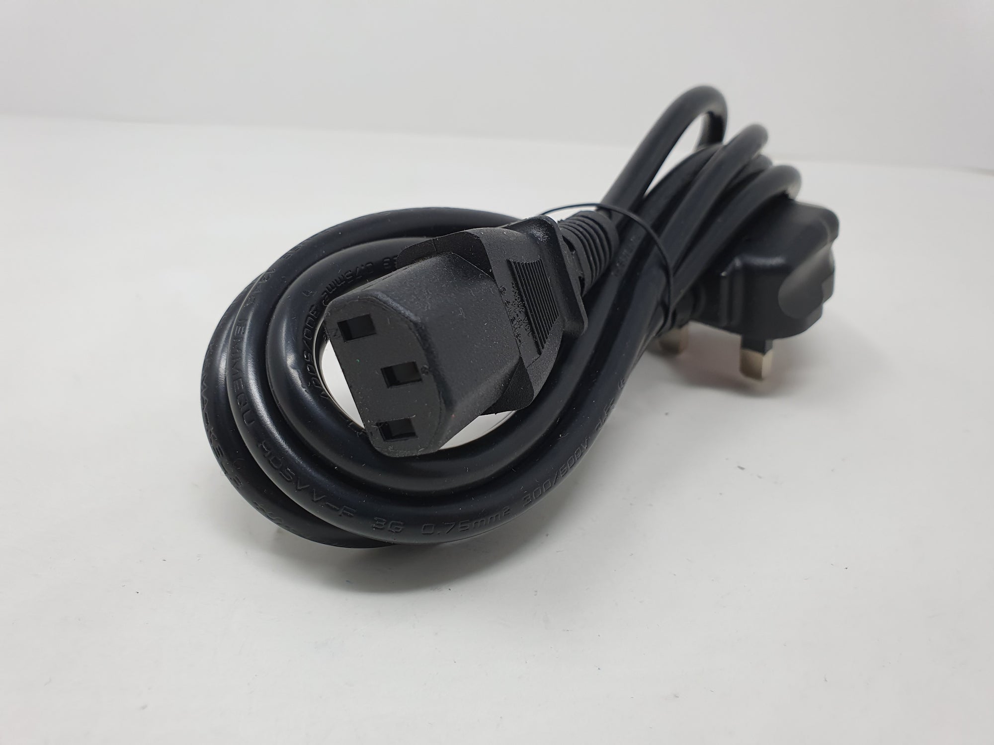 Mains Power Cable Power Lead Kettle lead IEC 1.8m 3 PIN UK PLUG for PC TV Monitor