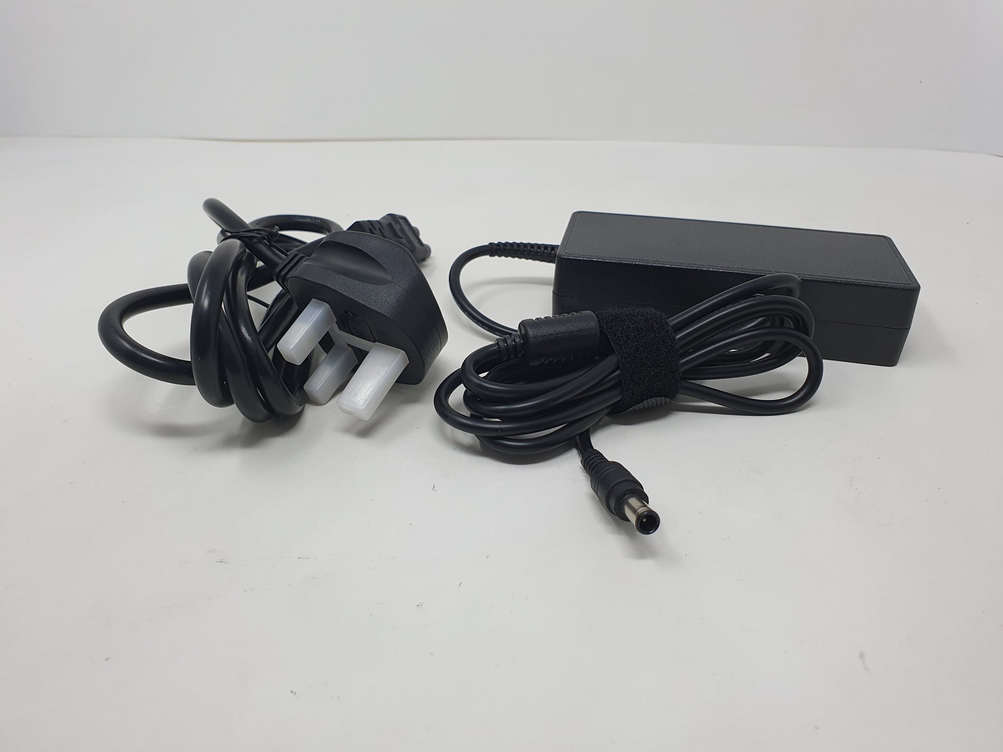 SONY Laptop Charger Power Adaptor 19.5V 3.95A