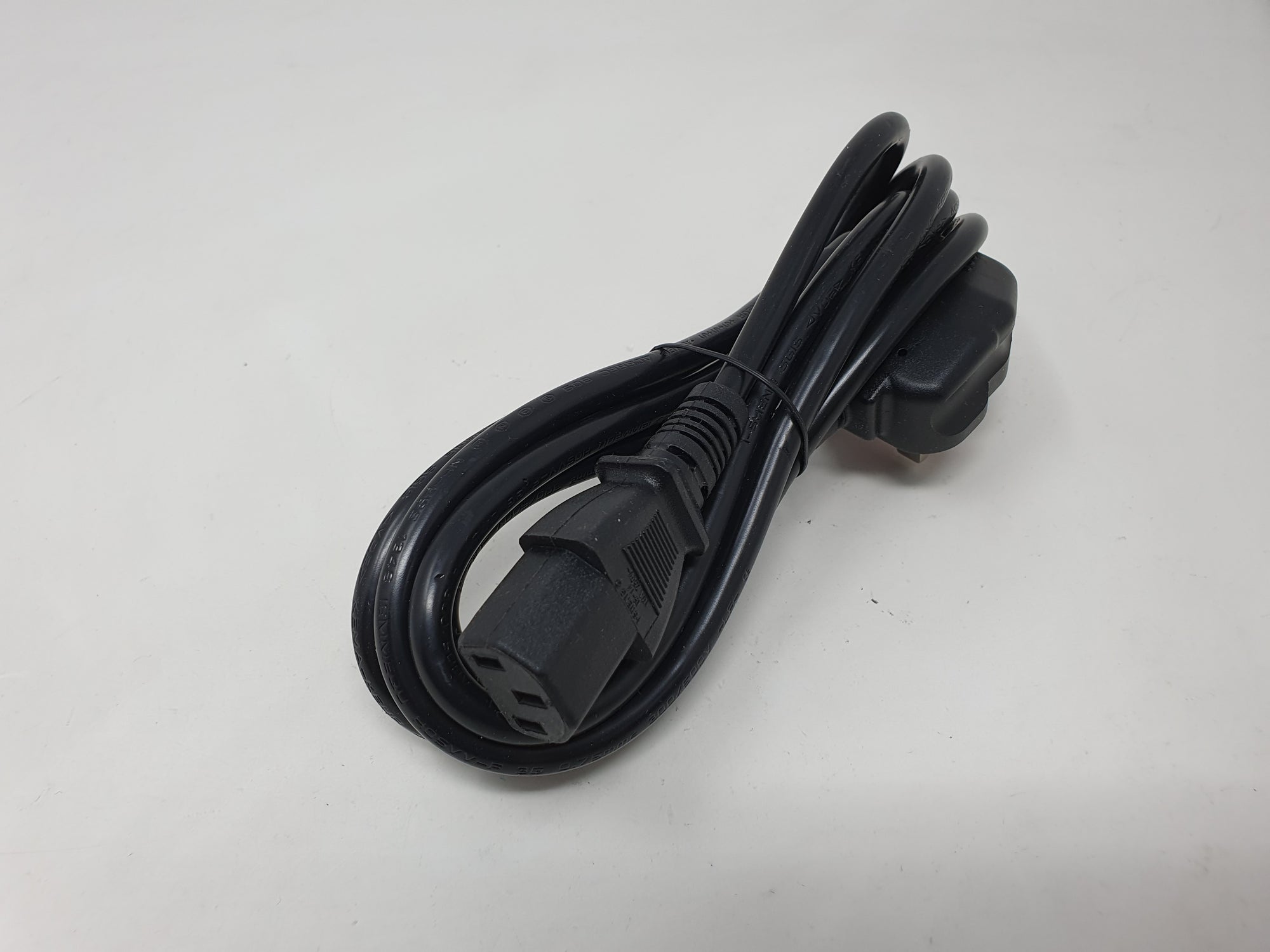 Mains Power Cable Power Lead Kettle lead IEC 1.8m 3 PIN UK PLUG for PC TV Monitor