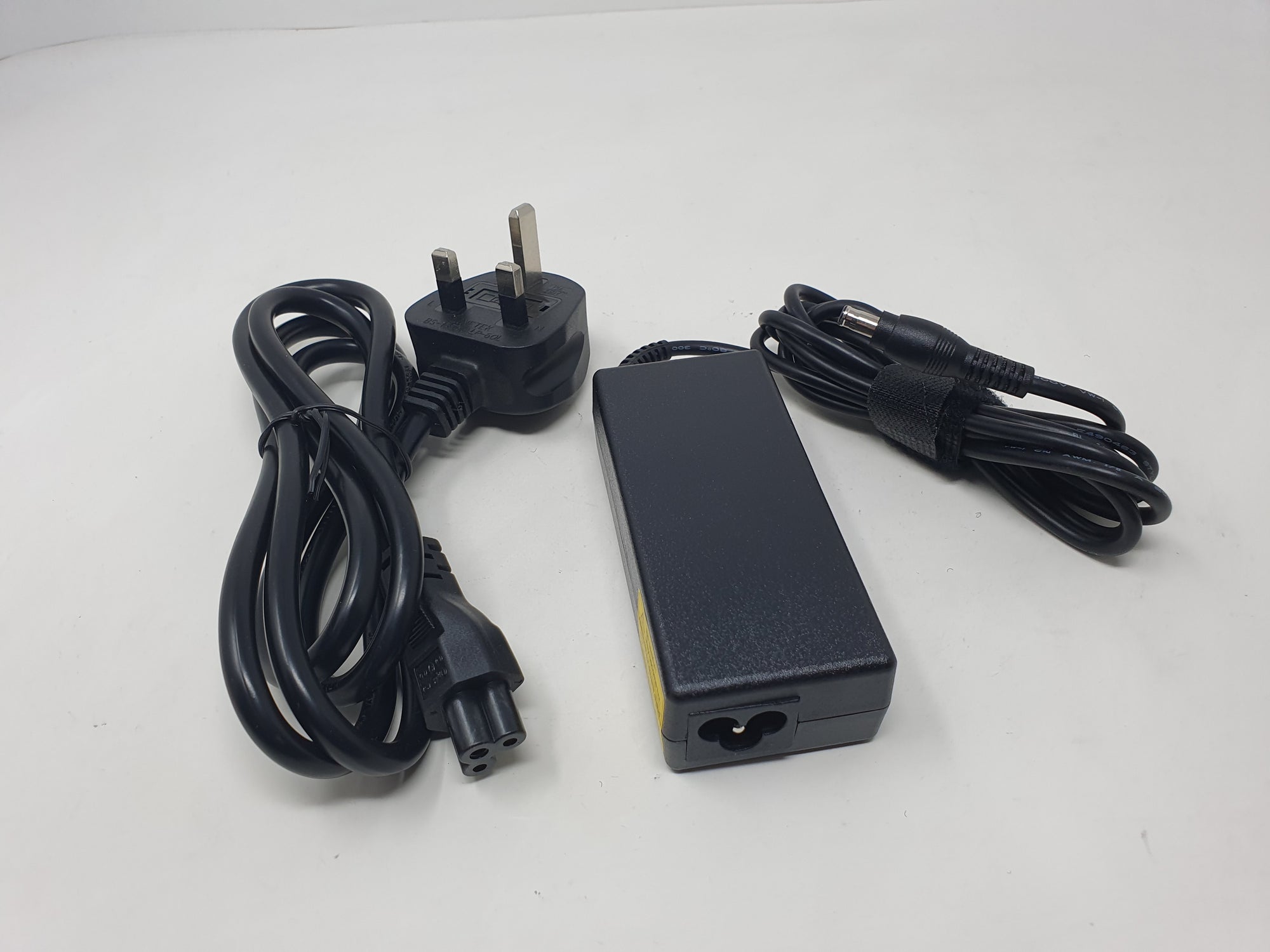 SAMSUNG Laptop Charger Power Supply Adapter 19V 3.16A 60W