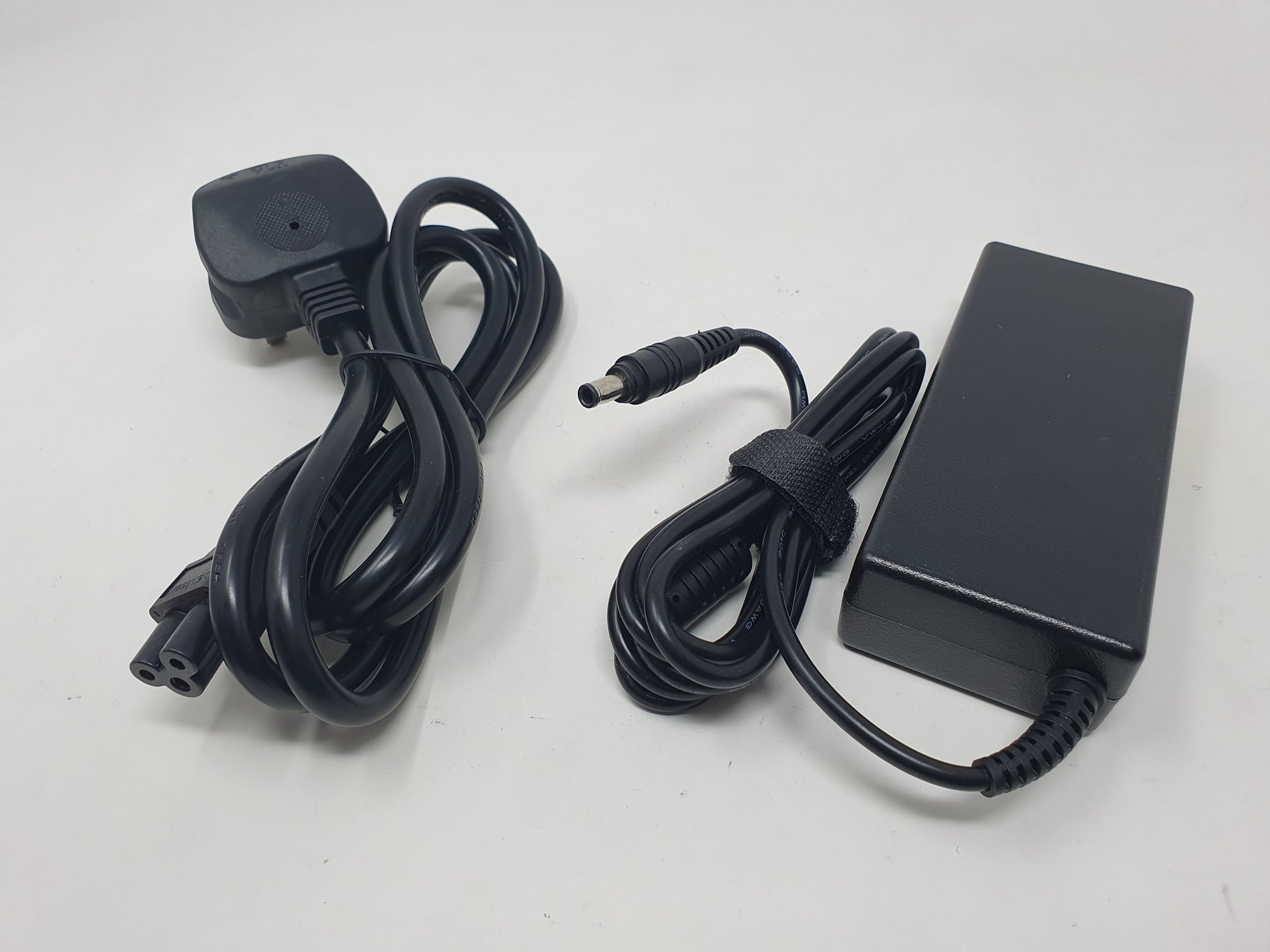 SAMSUNG Laptop Charger Power Supply Adapter 19V 4.7A
